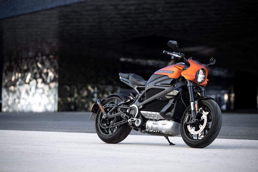 REVIEW: Harley-Davidson LiveWire electric motorcycle first ride – a sharp shock to the senses 1086256