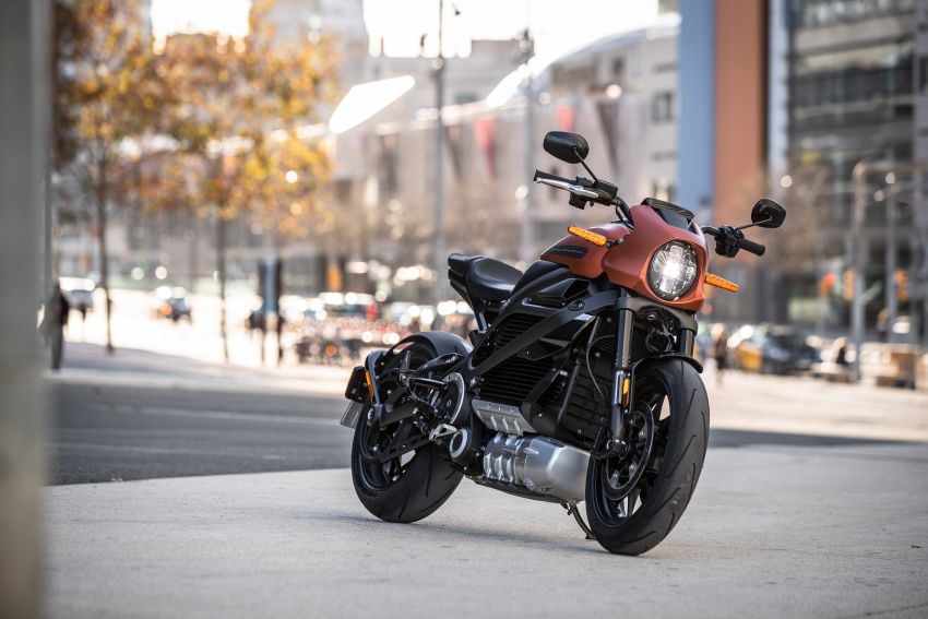 REVIEW: Harley-Davidson LiveWire electric motorcycle first ride – a sharp shock to the senses 1086260