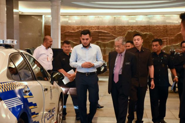 Toyota Corolla Altis bakal jadi kereta peronda polis – GO Auto pamer unit prototaip kepada Tun Mahathir