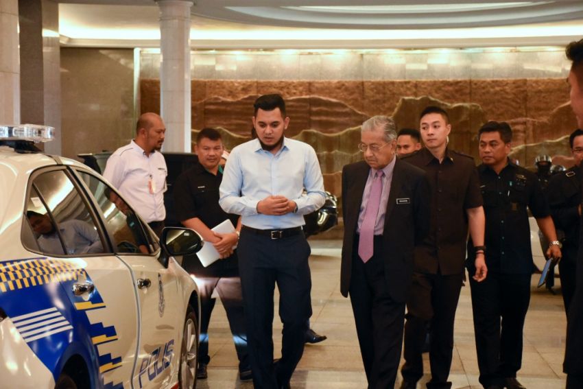 Toyota Corolla Altis bakal jadi kereta peronda polis – GO Auto pamer unit prototaip kepada Tun Mahathir 1084470