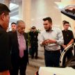 Toyota Corolla Altis bakal jadi kereta peronda polis – GO Auto pamer unit prototaip kepada Tun Mahathir