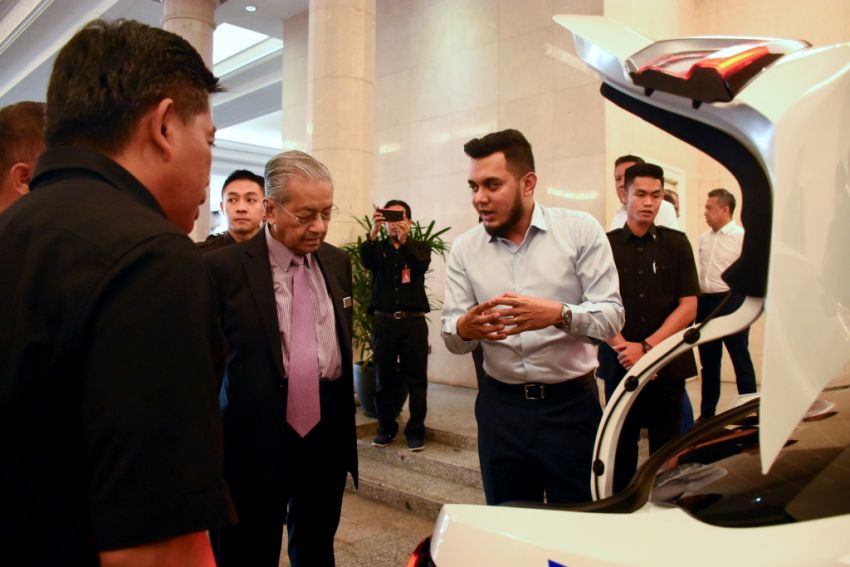 Toyota Corolla Altis bakal jadi kereta peronda polis – GO Auto pamer unit prototaip kepada Tun Mahathir 1084471