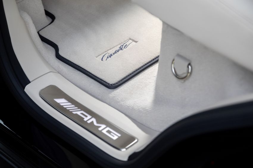 Mercedes-AMG and Cigarette Racing collaborate on special edition boat, comes with matching G63 1083022