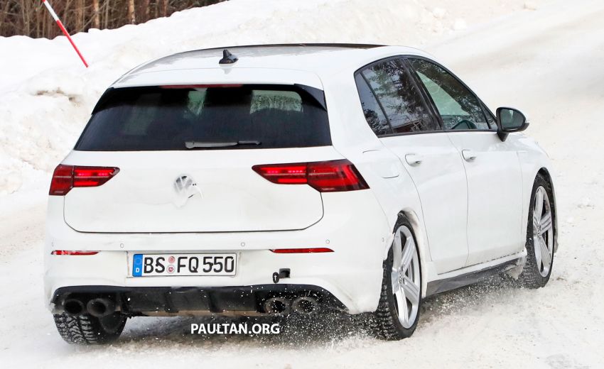 SPIED: Volkswagen Golf R Mk8 spotted, undisguised 1080345