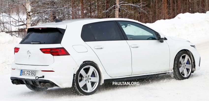 SPIED: Volkswagen Golf R Mk8 spotted, undisguised 1080349