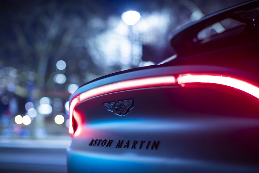 Aston Martin DBX customised by Q – menacing look 1086543