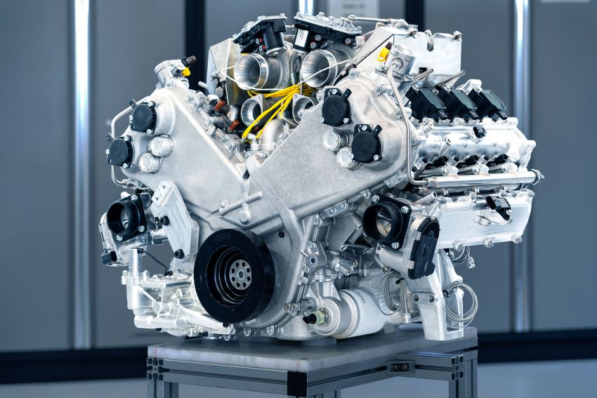 Aston Martin’s new in-house 3.0L V6 is its most potent engine ever – over 700 hp, dry sump, under 200 kg! 1098740