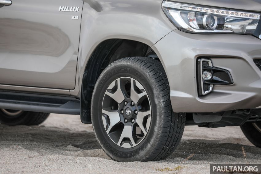Toyota Hilux 2.8L vs Mitsubishi Triton 2.4L – trak pikap yang mana satu lebih jimat penggunaan bahan api? 1097817