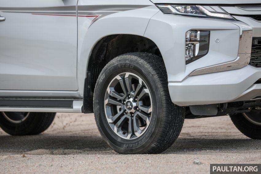 Toyota Hilux 2.8L versus Mitsubishi Triton 2.4L – which one of the two pick-up trucks is more fuel efficient? 1097529