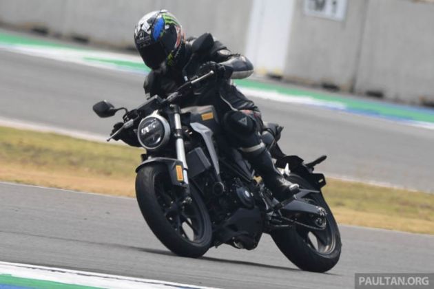 Why do Malaysians like to ride motorcycles? Isn’t it dangerous? What if it rains? – Mohan explains it all