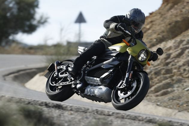 Why do Malaysians like to ride motorcycles? Isn’t it dangerous? What if it rains? – Mohan explains it all