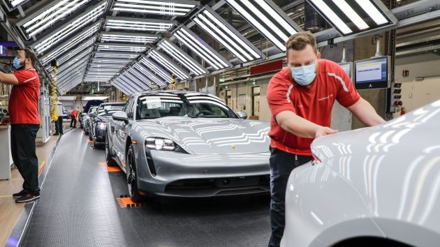 Porsche restarts production in Zuffenhausen, Leipzig