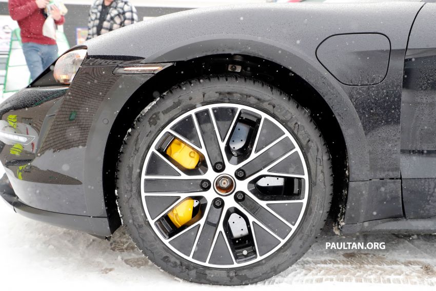 SPIED: Porsche Taycan Cross Turismo in winter tests 1102304