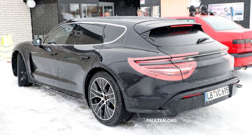 SPIED: Porsche Taycan Cross Turismo in winter tests 1102303