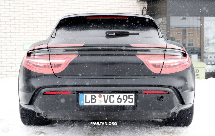 SPIED: Porsche Taycan Cross Turismo in winter tests 1102315