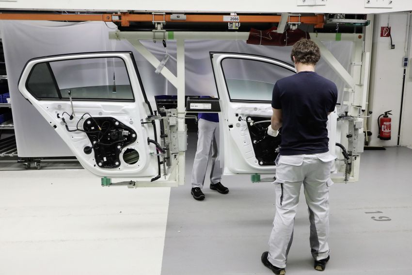 Volkswagen announces its production restart plans 1108005