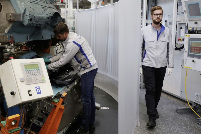 Volkswagen announces its production restart plans 1108010
