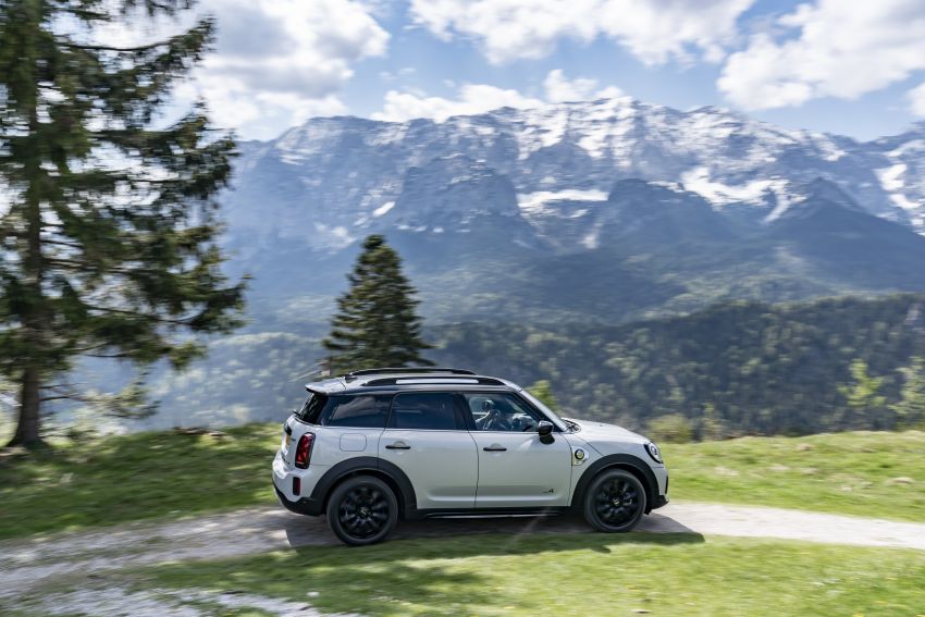 2020 F60 MINI Countryman facelift – cleaner engines, more standard kit, new displays, black exterior trim 1122141