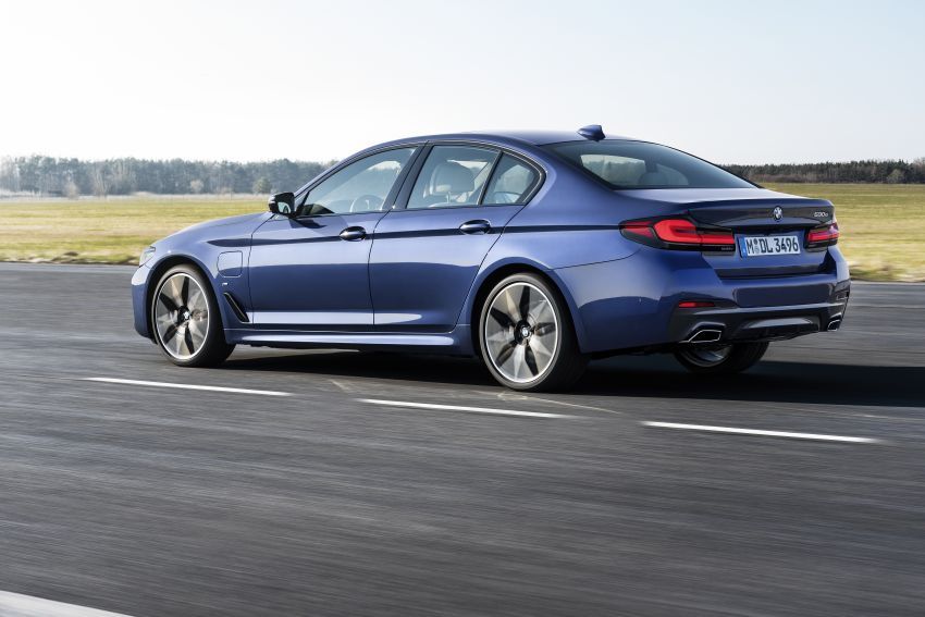 BMW 5 Series G30 2021 <em>facelift</em> didedahkan – wajah baru, enjin baru serta model 545e xDrive plug-in hybrid 1122427