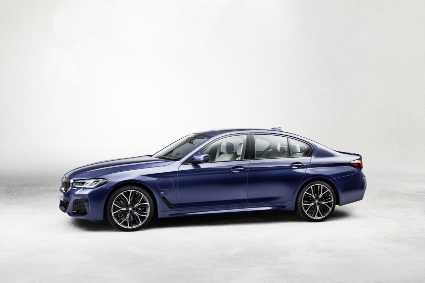 BMW 5 Series G30 2021 <em>facelift</em> didedahkan – wajah baru, enjin baru serta model 545e xDrive plug-in hybrid 1122431