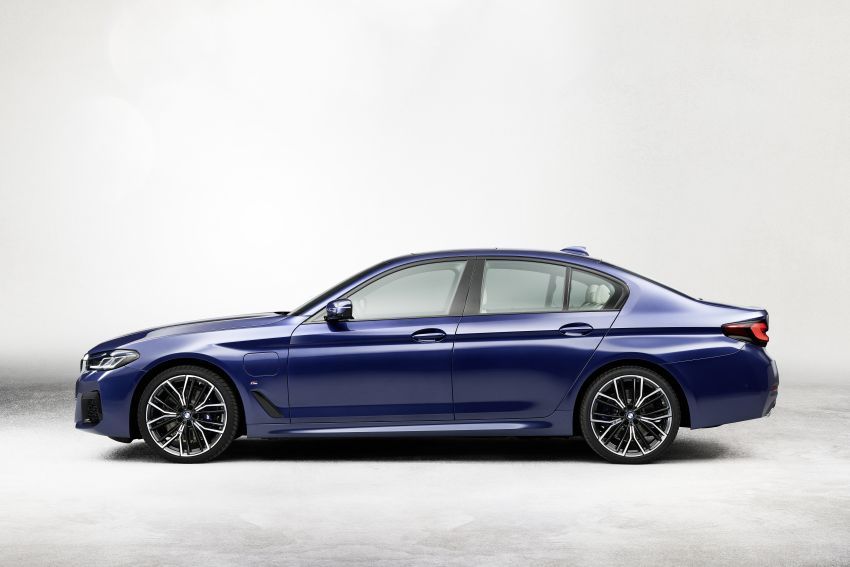 BMW 5 Series G30 2021 <em>facelift</em> didedahkan – wajah baru, enjin baru serta model 545e xDrive plug-in hybrid 1122433