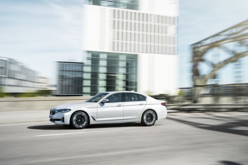 BMW 5 Series G30 2021 <em>facelift</em> didedahkan – wajah baru, enjin baru serta model 545e xDrive plug-in hybrid 1122464