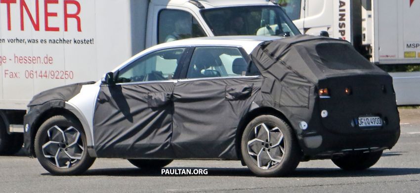 SPYSHOTS: Hyundai 45 seen with less camouflage 1116819