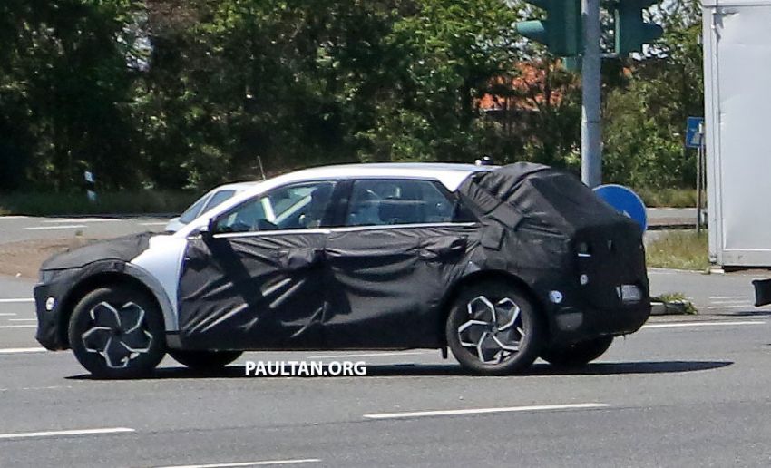 SPYSHOTS: Hyundai 45 seen with less camouflage 1116817