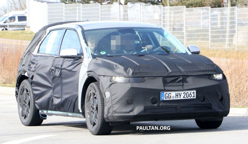 SPYSHOTS: Hyundai 45 seen with less camouflage 1116816