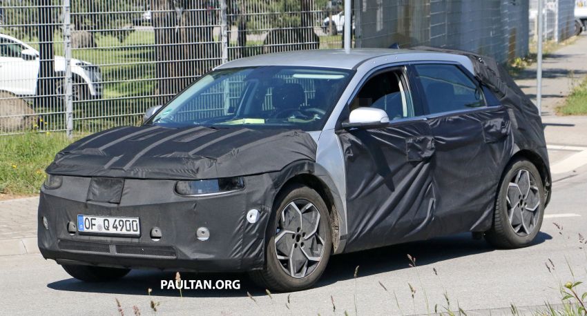 SPYSHOTS: Hyundai 45 seen with less camouflage 1116829