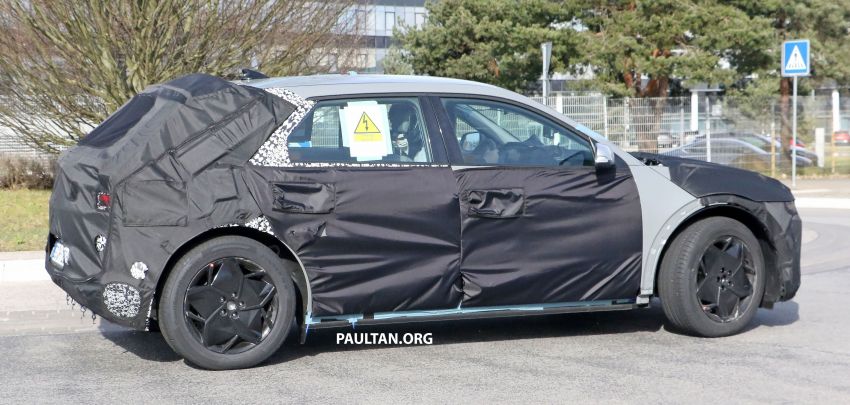 SPYSHOTS: Hyundai 45 seen with less camouflage 1116811