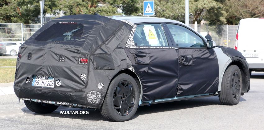 SPYSHOTS: Hyundai 45 seen with less camouflage 1116810