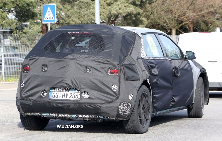 SPYSHOTS: Hyundai 45 seen with less camouflage 1116808