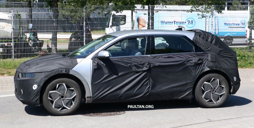 SPYSHOTS: Hyundai 45 seen with less camouflage 1116827