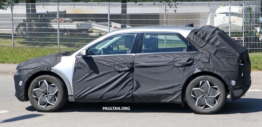 SPYSHOTS: Hyundai 45 seen with less camouflage 1116826