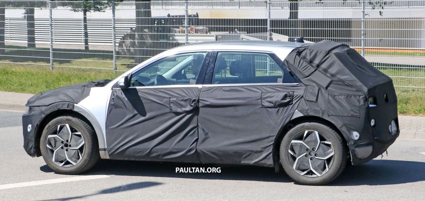 SPYSHOTS: Hyundai 45 seen with less camouflage 1116825