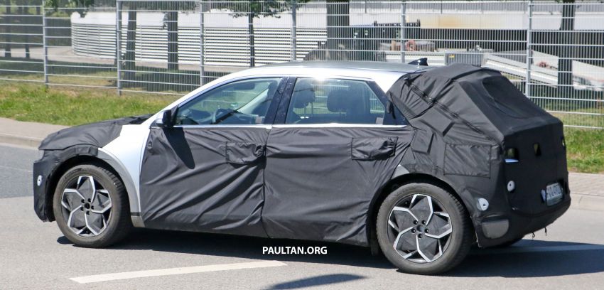 SPYSHOTS: Hyundai 45 seen with less camouflage 1116824