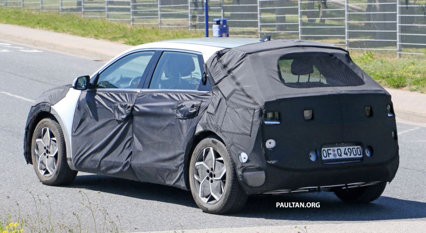 SPYSHOTS: Hyundai 45 seen with less camouflage 1116823