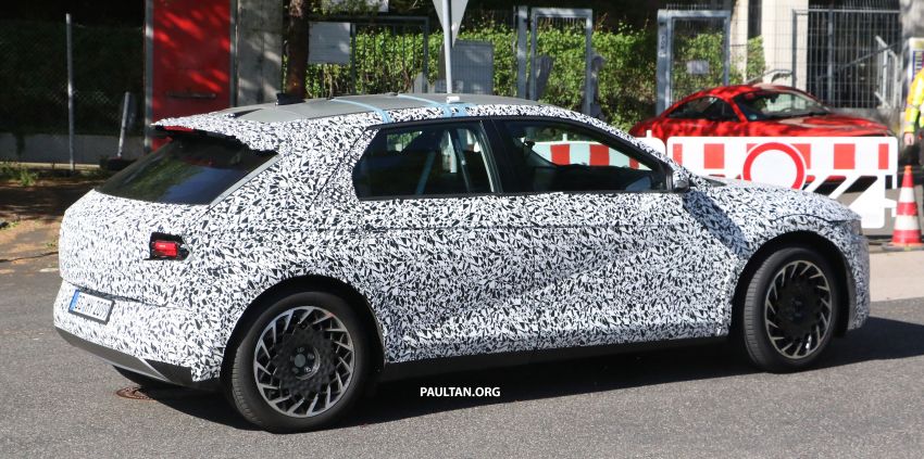 SPYSHOTS: Hyundai 45 seen with less camouflage 1116796