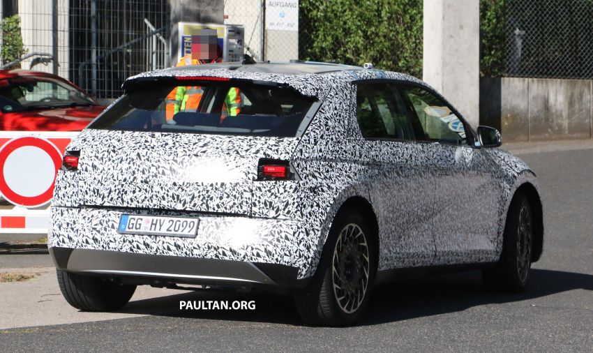 SPYSHOTS: Hyundai 45 seen with less camouflage 1116794