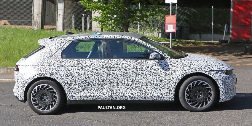 SPYSHOTS: Hyundai 45 seen with less camouflage 1116799