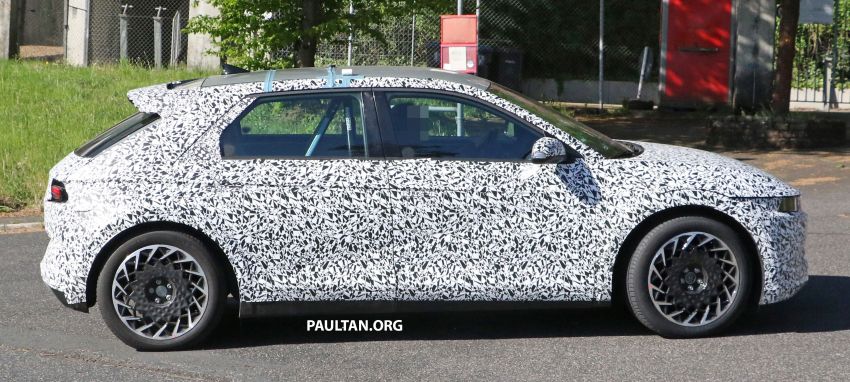 SPYSHOTS: Hyundai 45 seen with less camouflage 1116798