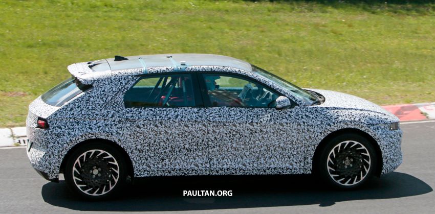 SPYSHOTS: Hyundai 45 seen with less camouflage 1117406