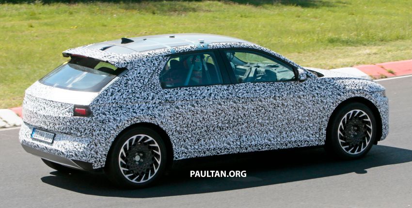 SPYSHOTS: Hyundai 45 seen with less camouflage 1117405