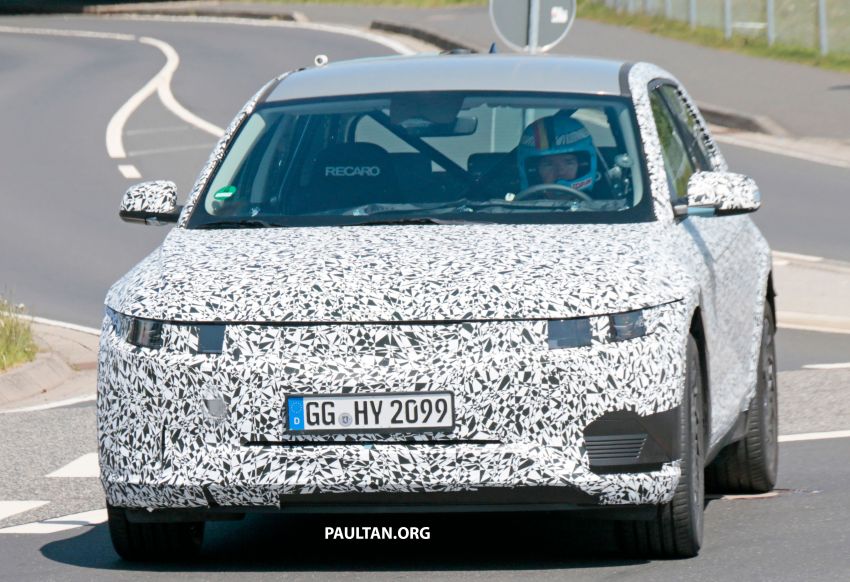 SPYSHOTS: Hyundai 45 seen with less camouflage 1117400