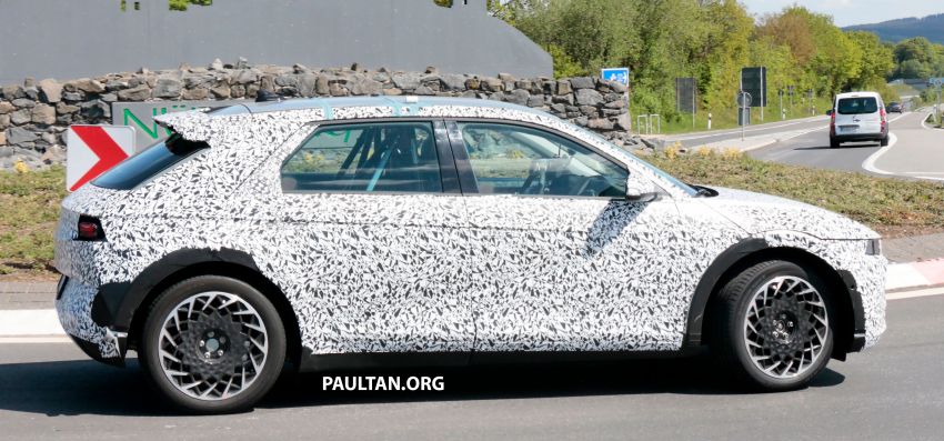 SPYSHOTS: Hyundai 45 seen with less camouflage 1117396