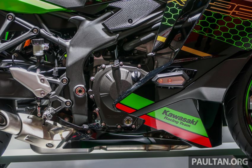 VIDEO: 2020 Kawasaki ZX-25R with Yoshimura pipes 1118772