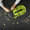 Lego Technic Lamborghini Sián FKP 37 — 3,696 bahagian; enjin V12, kotak gear 8-kelajuan boleh gerak