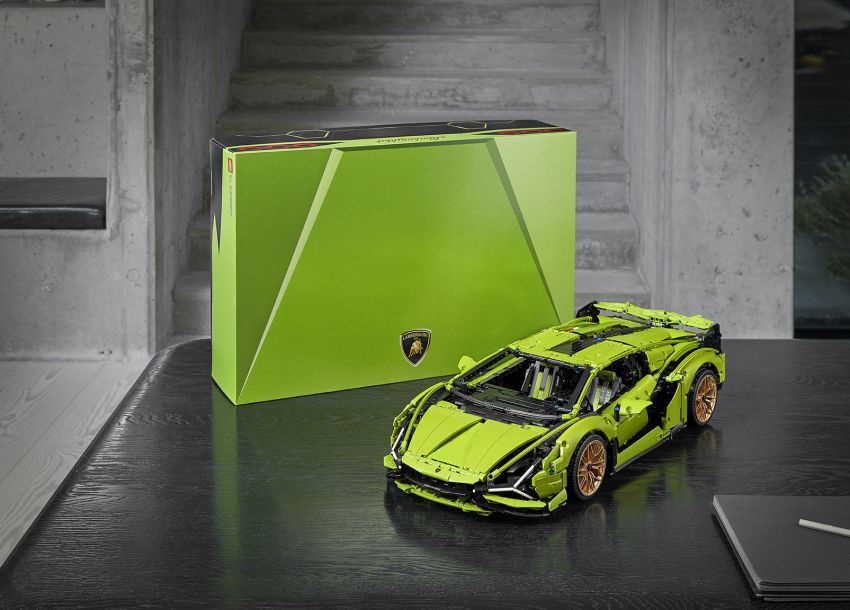 Lego Technic Lamborghini Sián FKP 37 — 3,696 bahagian; enjin V12, kotak gear 8-kelajuan boleh gerak 1123614