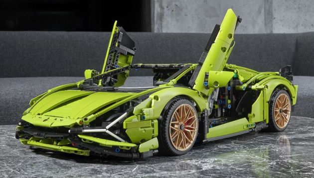Lego Technic Lamborghini Sián FKP 37 — 3,696 bahagian; enjin V12, kotak gear 8-kelajuan boleh gerak